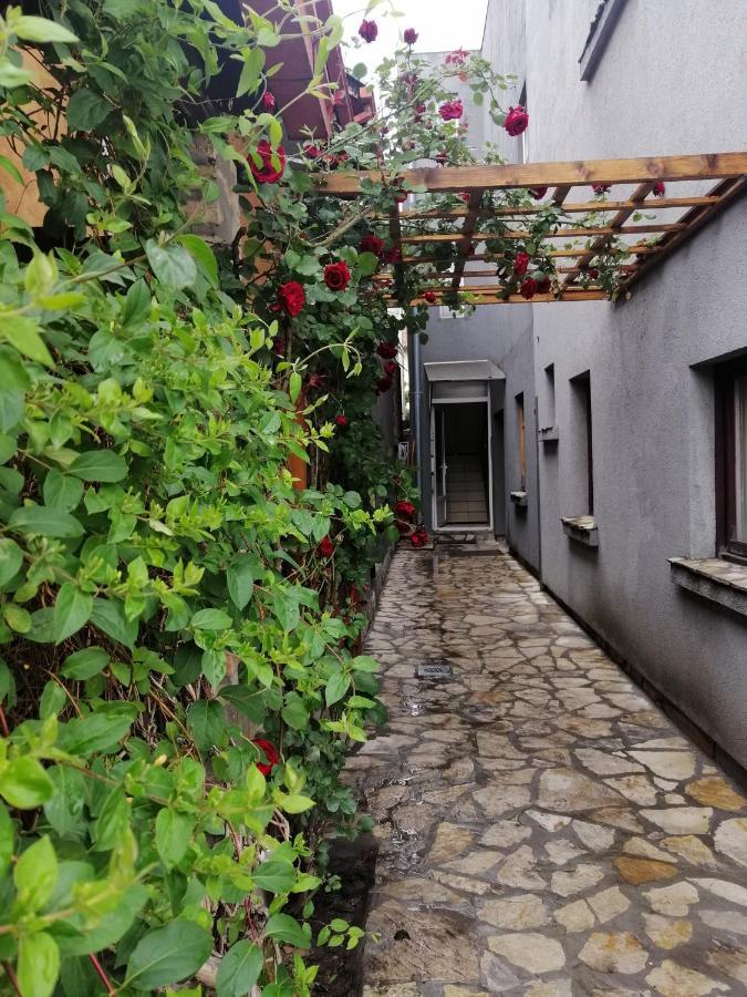 Nest Hotel Belgrado Exterior foto