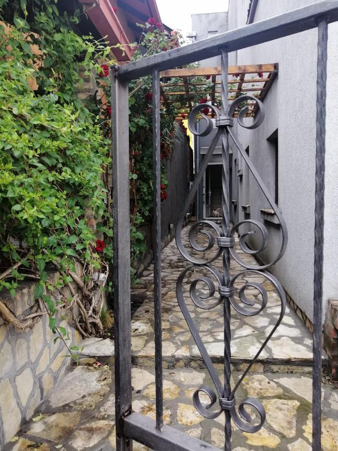 Nest Hotel Belgrado Exterior foto